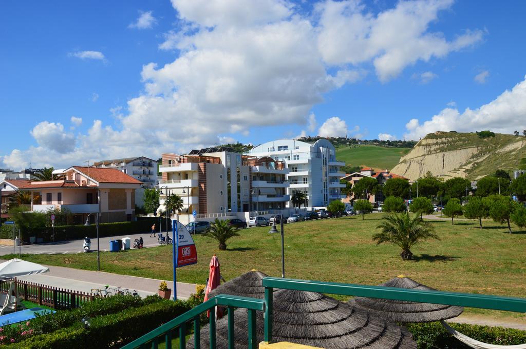 Case Vacanze Blue Bay Resort Roseto Degli Abruzzi Εξωτερικό φωτογραφία