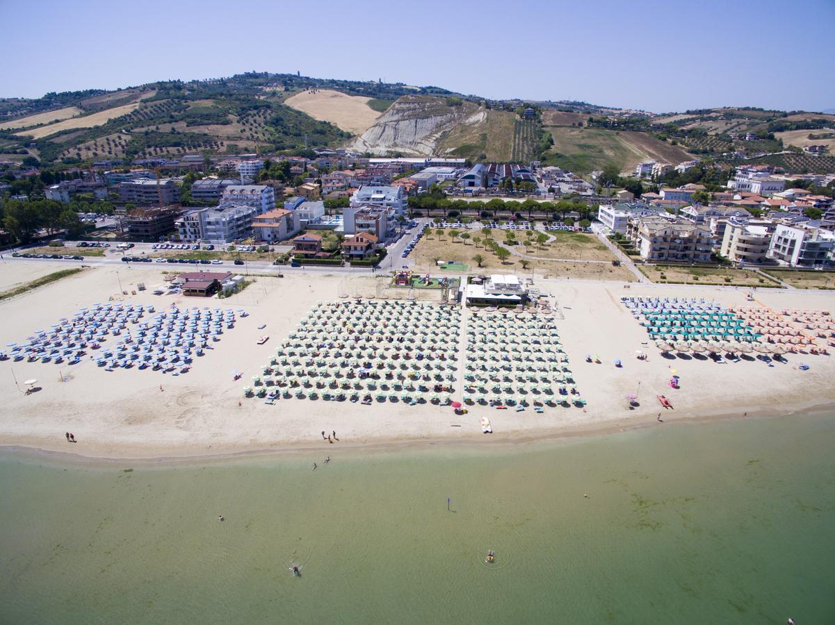 Case Vacanze Blue Bay Resort Roseto Degli Abruzzi Εξωτερικό φωτογραφία