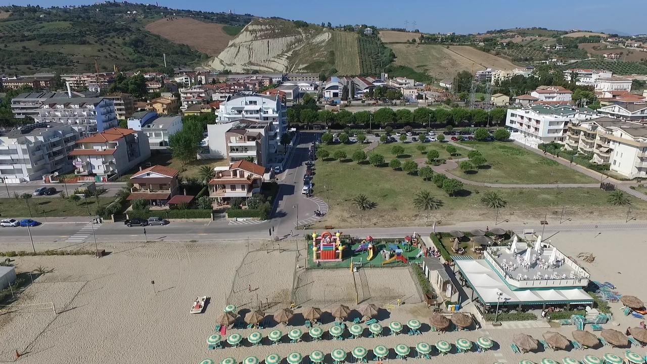 Case Vacanze Blue Bay Resort Roseto Degli Abruzzi Εξωτερικό φωτογραφία